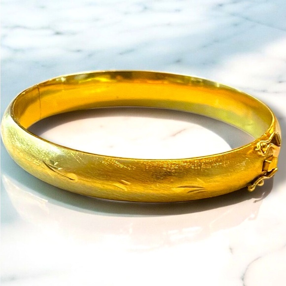 Vintage Estate 18K 750 Yellow Gold 11mm Wide Bangle Bracelet BEAUTIFUL! - Picture 7 of 16